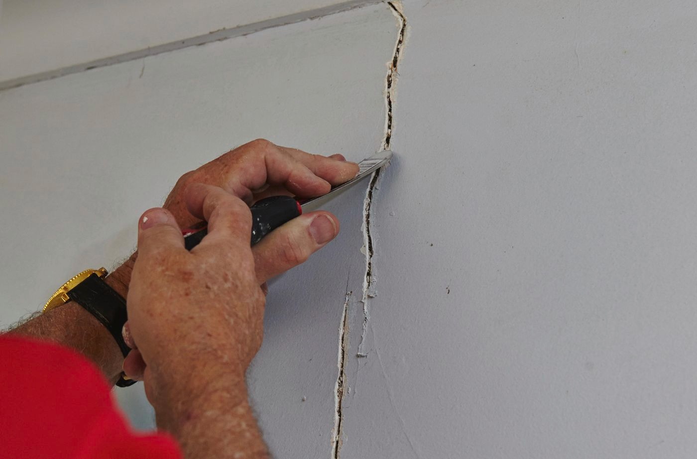 Khắc phục tường nhà bị nứt dọc: Phương pháp và quy trình thực hiện
